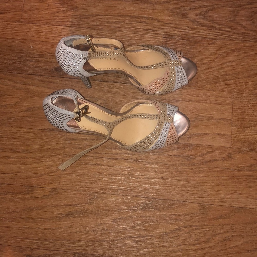 never worn .